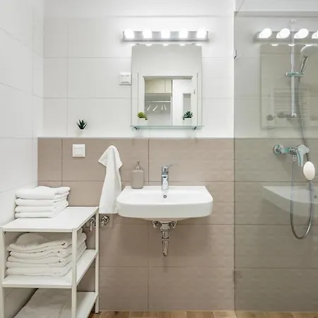 Rooftop Access - Balcony - -modern Διαμέρισμα
