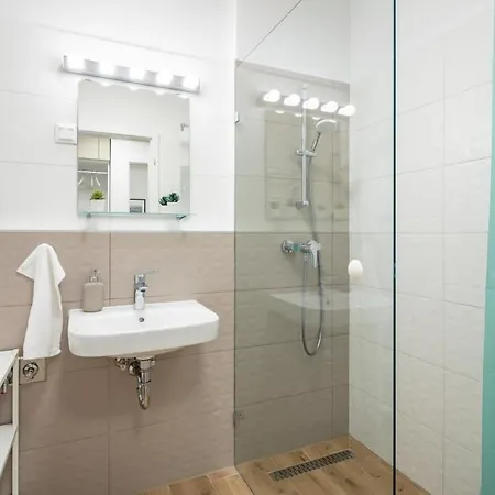 Rooftop Access - Balcony - -modern Apartman